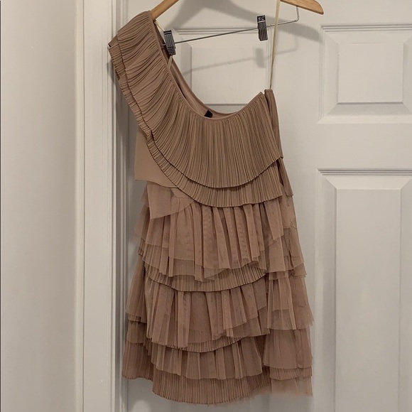BCBG Beige Mini Ruffle Dress Size XS - Picture 2 of 3